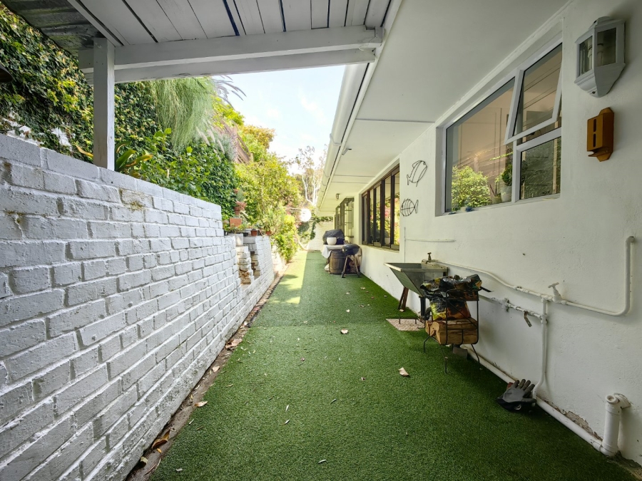 To Let 3 Bedroom Property for Rent in Gordons Bay Village Western Cape